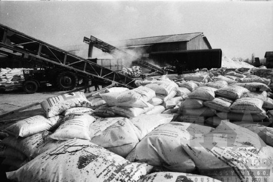 THM-BJ-06430 - Mözsi Agrokémiai Társulás az 1980-as években 