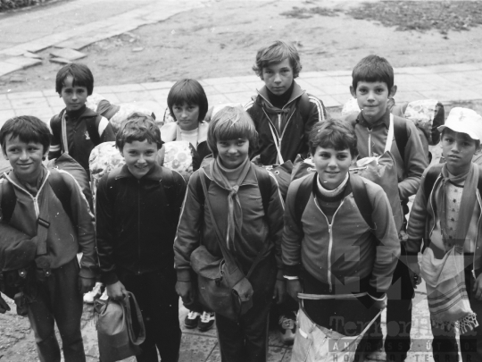 THM-BJ-06445 - Országjáró gyermekek Szekszárdon az 1980-as években