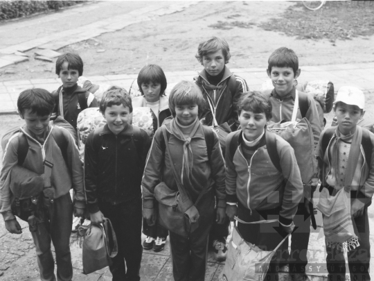 THM-BJ-06446 - Országjáró gyermekek Szekszárdon az 1980-as években