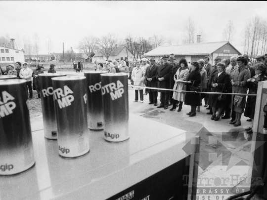 THM-BJ-06481 - Benzinkút ünnepélyes átadása Kocsolán az 1980-as években 