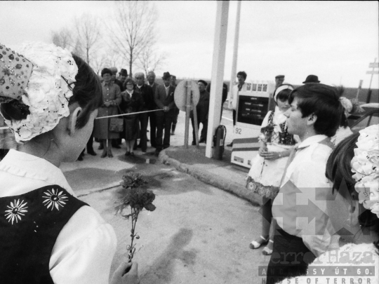THM-BJ-06482 - Benzinkút ünnepélyes átadása Kocsolán az 1980-as években 