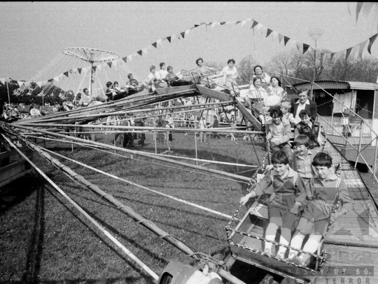 THM-BJ-06535 - Bonyhádi majális az 1980-as években 