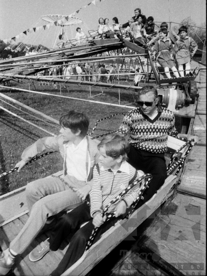 THM-BJ-06537 - Bonyhádi majális az 1980-as években 