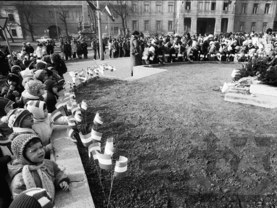 THM-BJ-06699 - Március 15-i koszorúzás Szekszárdon az 1980-as években 