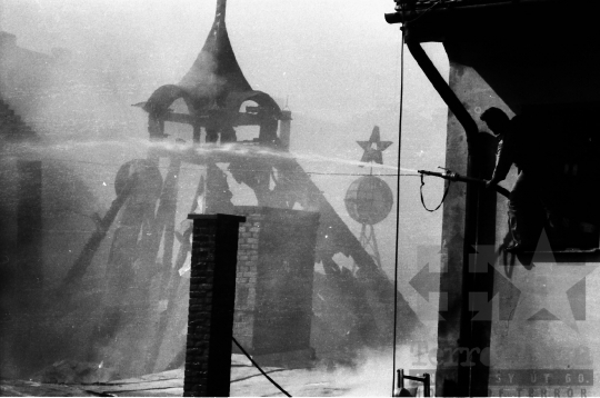 THM-BJ-06727 - Tűzvész a szekszárdi Nagyvilág moziban az 1980-as években 