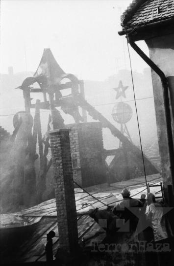 THM-BJ-06740 - Tűzvész a szekszárdi Nagyvilág moziban az 1980-as években 