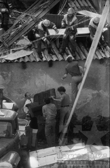 THM-BJ-06741 - Tűzvész a szekszárdi Nagyvilág moziban az 1980-as években 