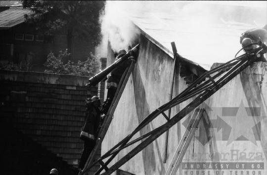 THM-BJ-06742 - Tűzvész a szekszárdi Nagyvilág moziban az 1980-as években 