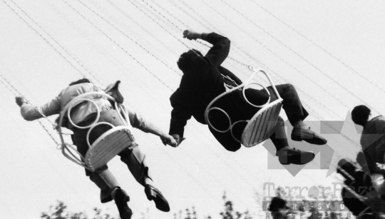 THM-BJ-06770 - Május 1-i ünnepség Tamásiban az 1980-as években 