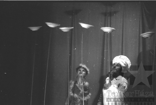 THM-BJ-06843 - ANITA-show - vándorartisták fellépése Mórágyon az 1980-as években