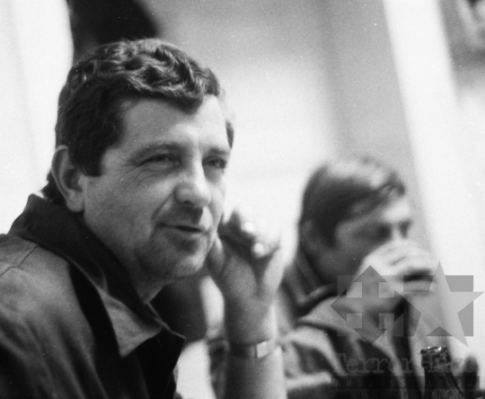 THM-BJ-06869 - Disznóvágás és disznótor Mórágyon Mucska István Alkotmány utcai házánál az 1980-as években