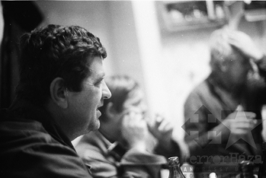 THM-BJ-06881 - Disznóvágás és disznótor Mórágyon Mucska István Alkotmány utcai házánál az 1980-as években