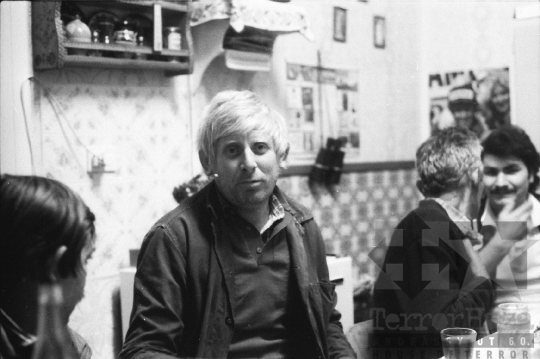 THM-BJ-06883 - Disznóvágás és disznótor Mórágyon Mucska István Alkotmány utcai házánál az 1980-as években