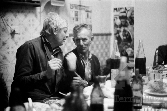 THM-BJ-06885 - Disznóvágás és disznótor Mórágyon Mucska István Alkotmány utcai házánál az 1980-as években