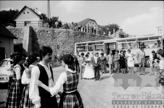 THM-BJ-06894 - Falusi esküvő Mórágyon az 1980-as években