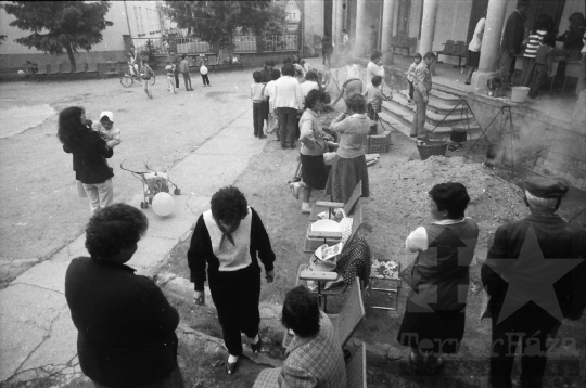 THM-BJ-06934 - Gyermeknapi rendezvény a mórágyi művelődési házban  az 1980-as években