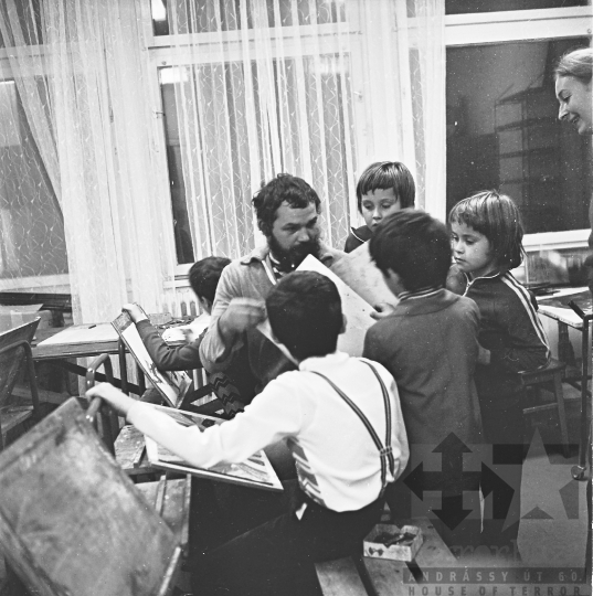 THM-BJ-07088 - Juhos László rajzszakköre Szekszárdon az 1980-as években