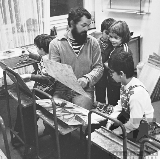 THM-BJ-07089 - Juhos László rajzszakköre Szekszárdon az 1980-as években