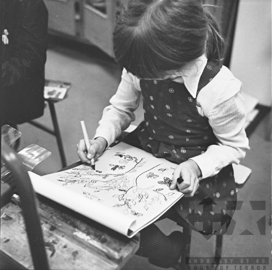 THM-BJ-07090 - Juhos László rajzszakköre Szekszárdon az 1980-as években