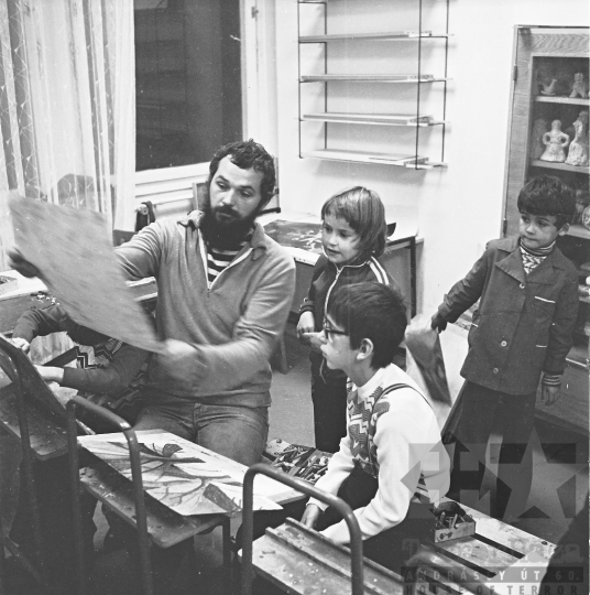 THM-BJ-07093 - Juhos László rajzszakköre Szekszárdon az 1980-as években