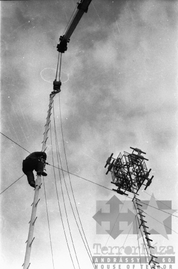 THM-BJ-07100 - Szekszárdi adótorony a Kálvária-dombon az 1980-as években 