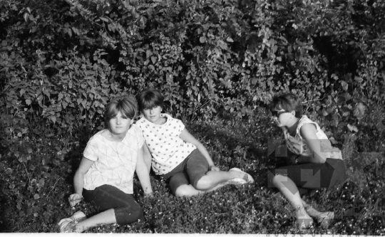 THM-BJ-07217 - Tolnai lányok az 1960-as években