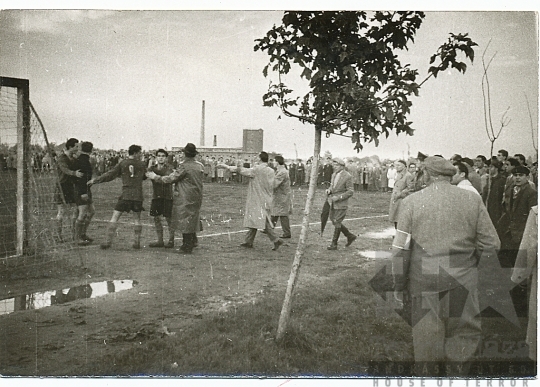 THM-BJ-07223 - Szekszárd-Székesfehérvár futballmérkőzés az 1960-as években