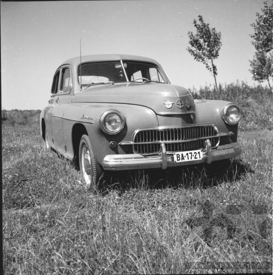 THM-BJ-07336 - MSZMP-gépkocsi Szekszárdon az 1960-as években