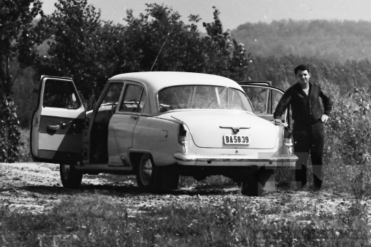 THM-BJ-07337 - MSZMP-gépkocsi Szekszárdon az 1960-as években