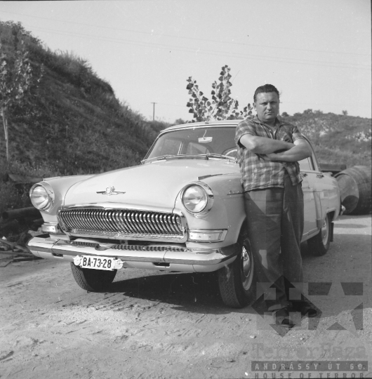 THM-BJ-07339 - MSZMP-gépkocsi Szekszárdon az 1960-as években