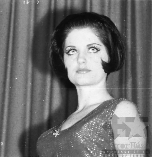 THM-BJ-07348 - Divatfotózás a MÚOSZ Újságíró Iskolájában az 1960-as években