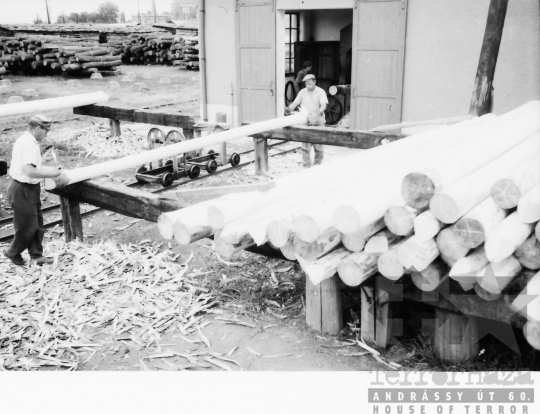 THM-BJ-07436 - Dombóvári fatelítő üzem  az 1960-as években 