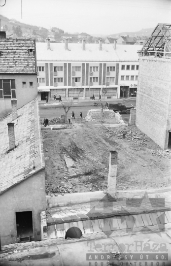 THM-BJ-07537a - Bontás a szekszárdi belvárosban az 1960-as években 