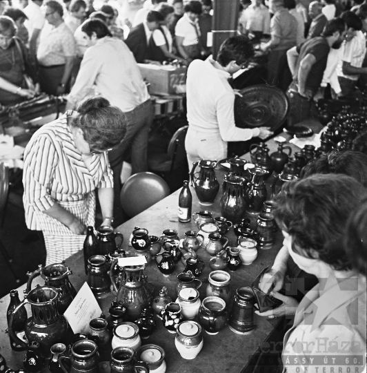 THM-BJ-07601 - Bányásznapi kirakodó vásár Komlón az 1970-es években