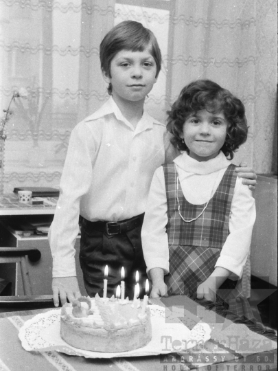 THM-BJ-07609 - Születésnapi ünnepség egy szekszárdi munkáscsaládnál az 1970-es években