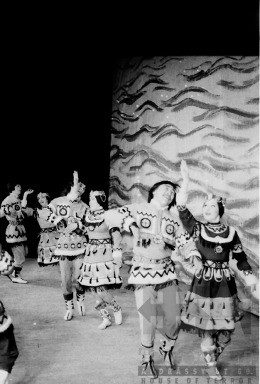 THM-BJ-07614 - Csukcs együttes a szekszárdi művelődési házban az 1970-es években