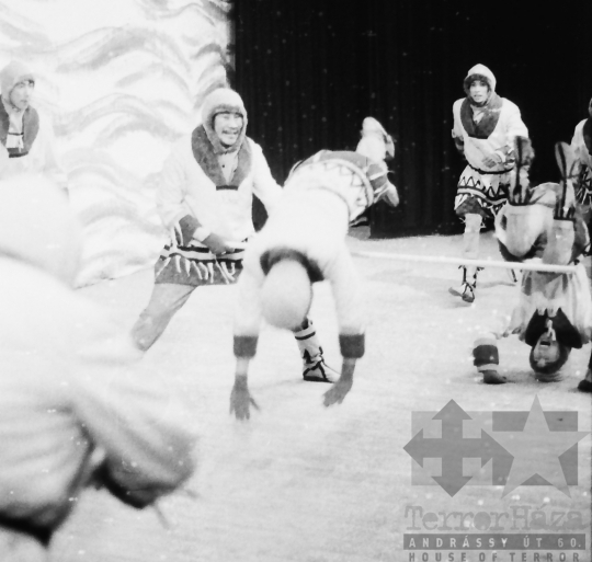 THM-BJ-07618 - Csukcs együttes a szekszárdi művelődési házban az 1970-es években