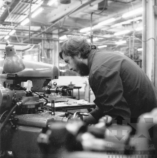 THM-BJ-07659 - Mechanikai Mérőműszerek Gyára szekszárdi  üzeme az 1970-es években 