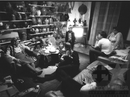 THM-BJ-07699 - Szekszárdi család születésnapi ünnepsége az 1980-as években