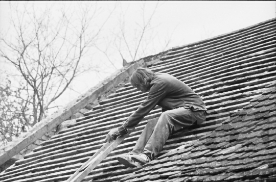 THM-BJ-07822 - Épületbontás Mórágyon az 1980-as években 