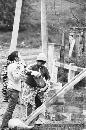 THM-BJ-07823 - Épületbontás Mórágyon az 1980-as években 