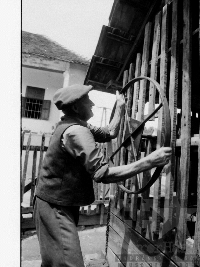 THM-BJ-07838 - Treintz Henrik helyi lakos Mórágyon az 1980-as években