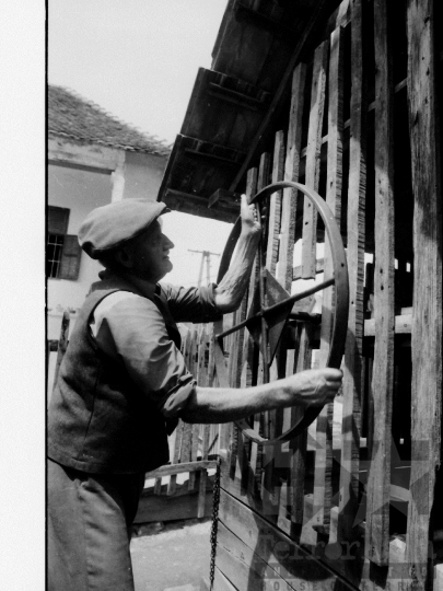 THM-BJ-07839 - Treintz Henrik helyi lakos Mórágyon az 1980-as években