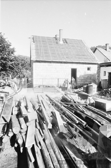THM-BJ-07844 - Győri Imre családi házának építése Mórágyon az 1980-as években  