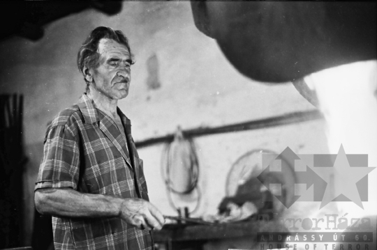 THM-BJ-07873 - Tóth Pál, mórágyi kovács az 1980-as években