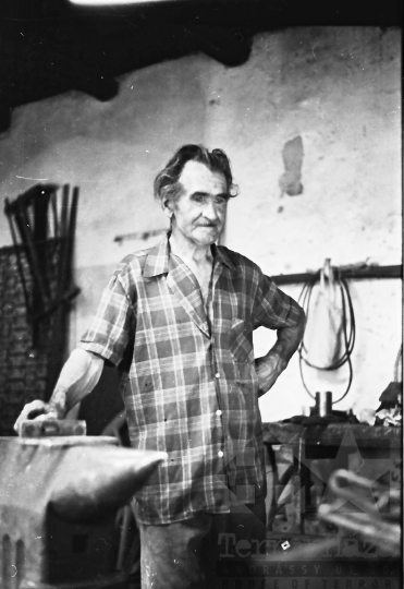 THM-BJ-07875 - Tóth Pál, mórágyi kovács az 1980-as években