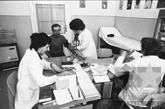 THM-BJ-07898a - Mórágyi háziorvosi rendelő az 1980-as években