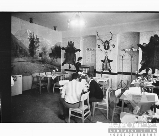 THM-BJ-07918 - Kocsma Mórágyon az 1980-as években