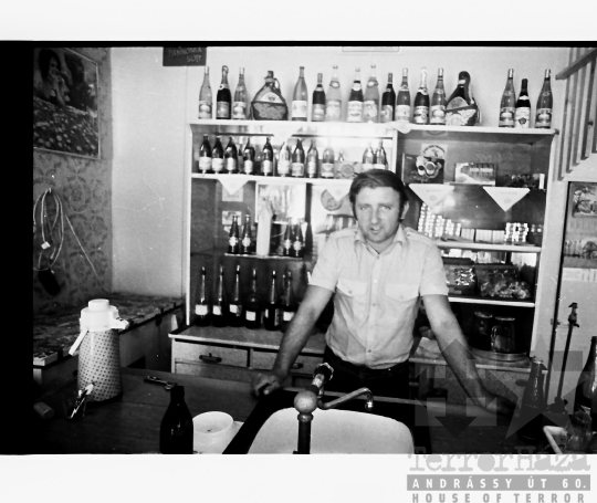 THM-BJ-07920 - Kocsma Mórágyon az 1980-as években