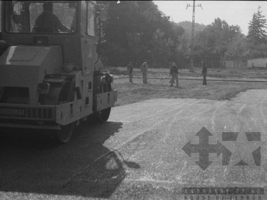 THM-BJ-07962 - Tereprendezés a mórágyi általános iskola udvarán az 1980-as években 